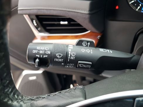 Used 2017 Cadillac Escalade Luxury image 38