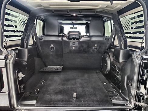 Used 2018 Jeep Wrangler Unlimited Rubicon AWD/4WD image 34