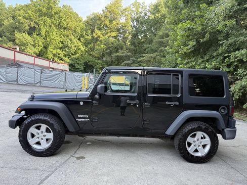 Used 2017 Jeep Wrangler Unlimited Sport w/ Quick Order Package 23S AWD/4WD image 8
