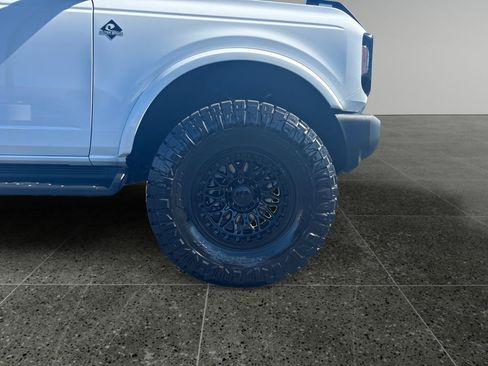 Used 2025 Ford Bronco Outer Banks image 9