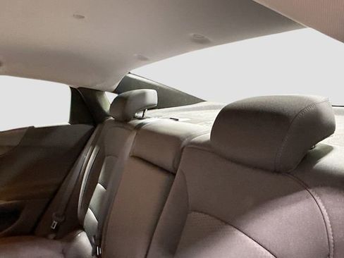 Used 2017 Chevrolet Malibu LT image 23