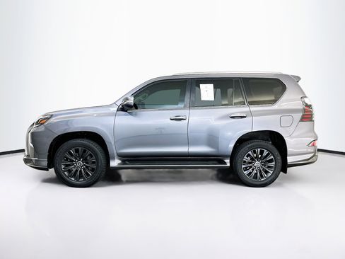 Used 2023 Lexus GX 460 Premium w/ Accessory Package image 4