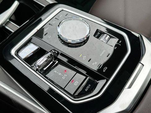 Used 2023 BMW 740i w/ Parking Assistance Package RWD image 16