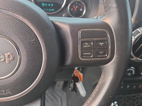 Used 2015 Jeep Wrangler Unlimited Sahara w/ Connectivity Group AWD/4WD image 25