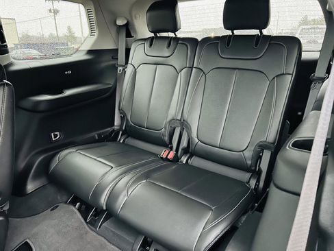 Used 2023 Jeep Grand Cherokee L Limited w/ Black Appearance Package image 30