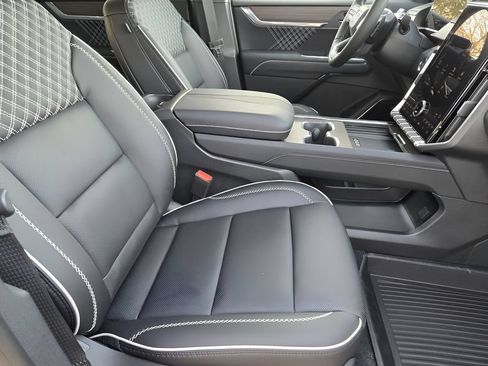 New 2026 GMC Acadia Denali w/ Super Cruise Package FWD image 9