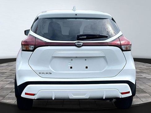 Used 2023 Nissan Kicks S w/ Interior Electronics Package FWD image 4