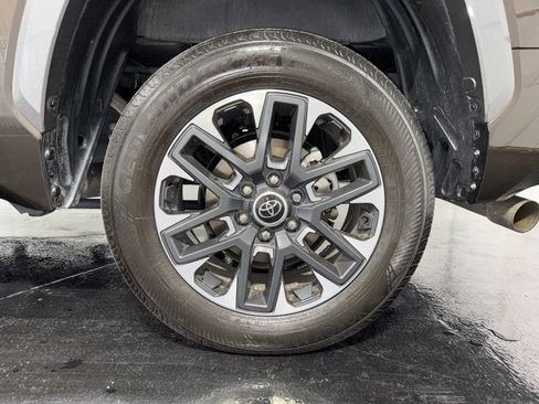 Used 2024 Toyota Tundra Limited AWD/4WD image 7