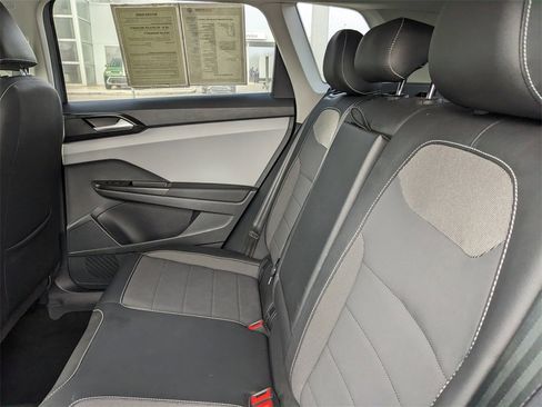 Certified 2023 Volkswagen Taos SE w/ Panoramic Sunroof Package image 18