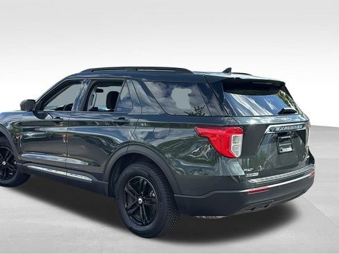 Used 2022 Ford Explorer XLT AWD/4WD image 5
