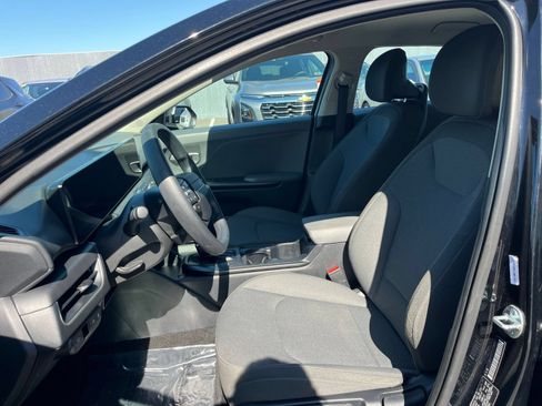 Used 2025 Kia K4 FWD image 36