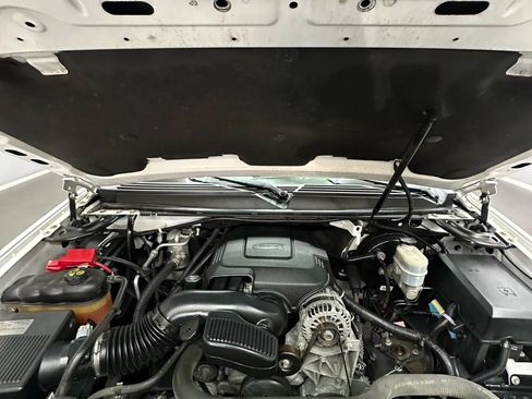 Used 2011 Chevrolet Avalanche LT image 32