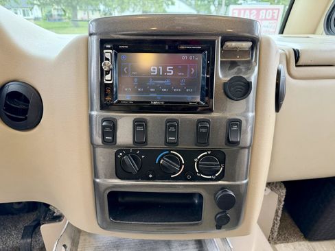 Used 2018 Ford E-450 and Econoline 450 Super Duty w/ A/C Prep Package RWD image 14