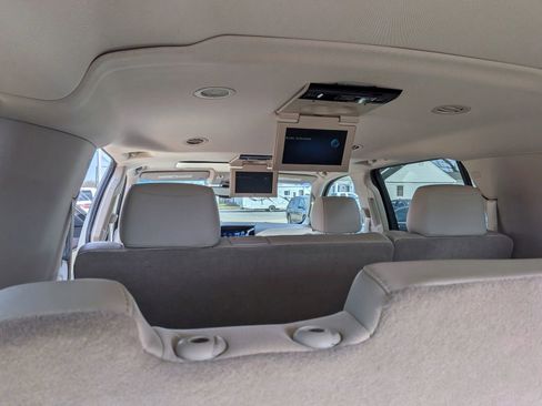 Used 2016 Cadillac Escalade ESV Luxury image 44