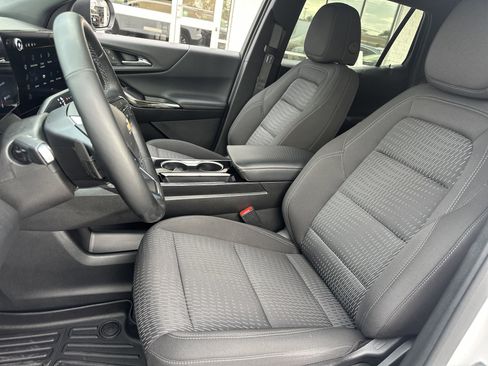 Used 2025 Chevrolet Equinox LT w/ Safety and Technology Package image 11