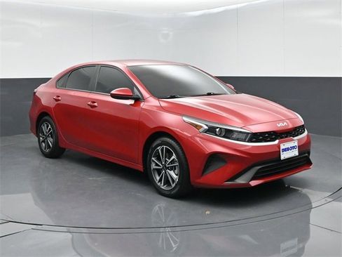 Used 2024 Kia Forte LXS image 2