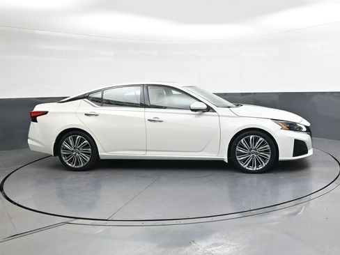 Used 2023 Nissan Altima 2.5 SL image 3