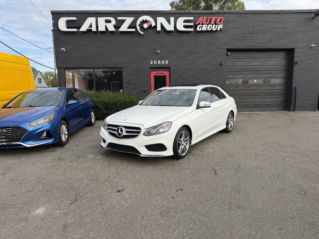Used 2014 Mercedes-Benz E 350 4MATIC Sedan image 1