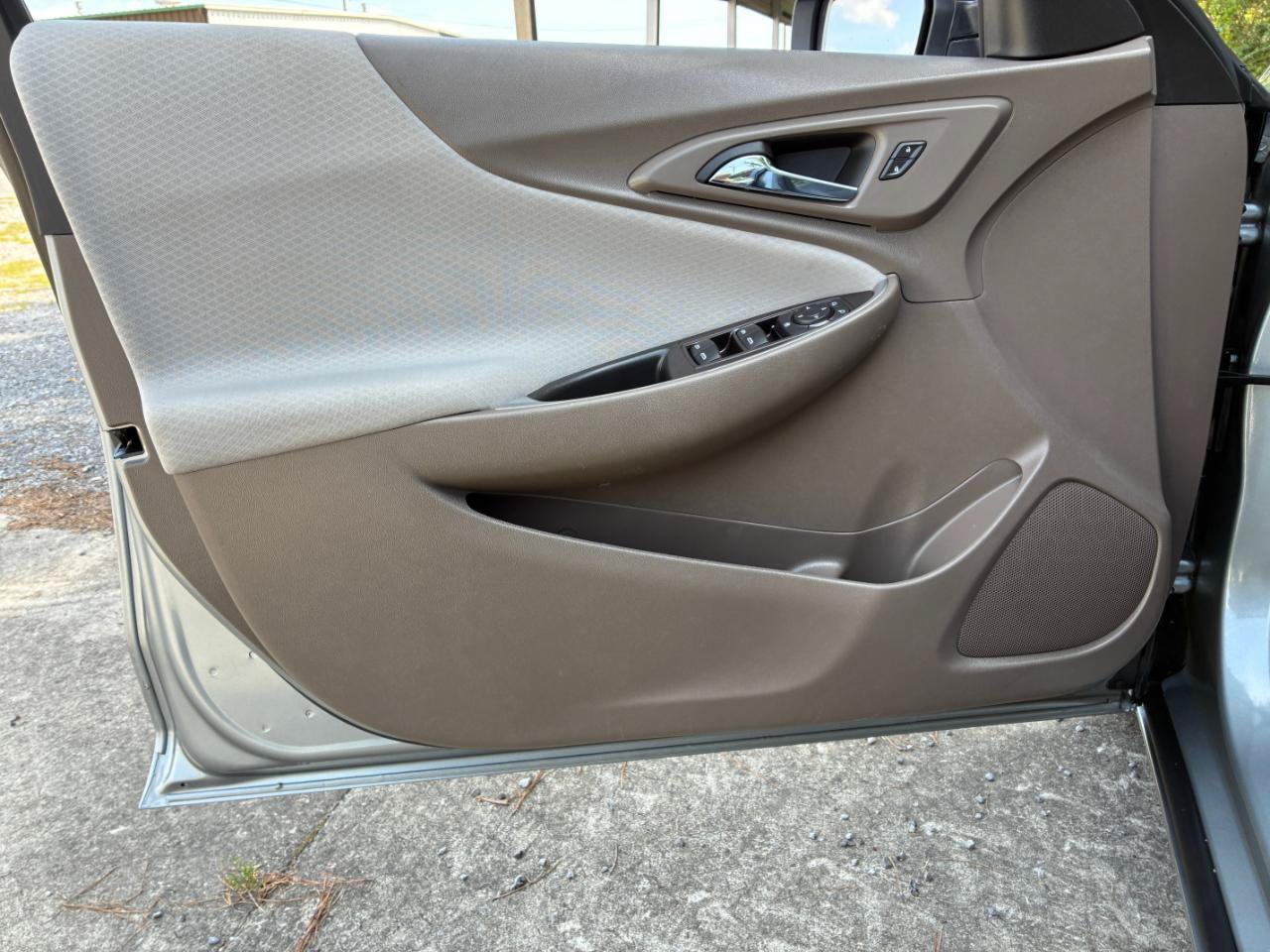 Used 2025 Chevrolet Malibu LT FWD image 8