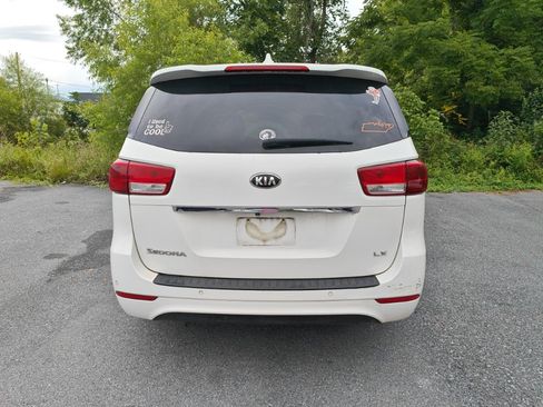 Used 2016 Kia Sedona LX w/ Option Group 020 FWD image 3