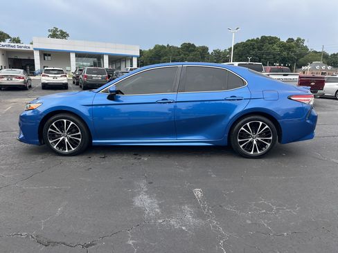 Used 2018 Toyota Camry SE FWD image 5