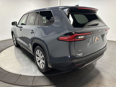 Used 2025 Toyota Grand Highlander AWD image 9