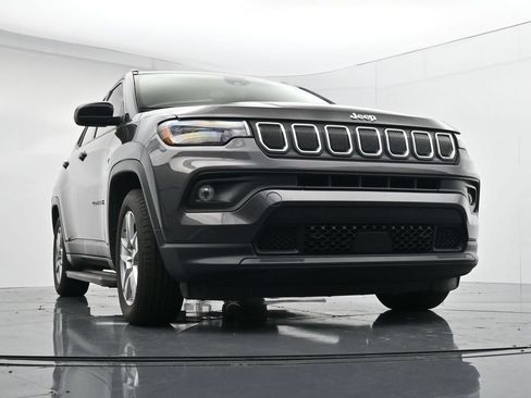 Used 2022 Jeep Compass Latitude FWD image 18