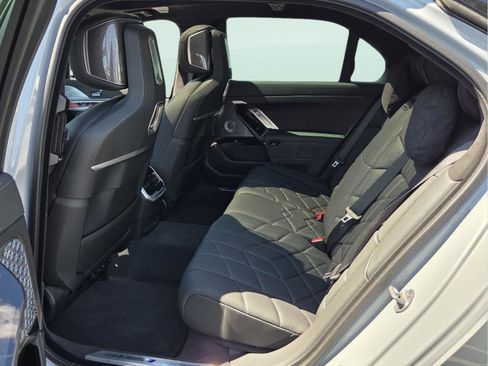 Certified 2023 BMW i7 xDrive60 AWD/4WD image 9