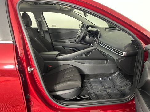 Used 2024 Hyundai Elantra SEL w/ Convenience Package image 16