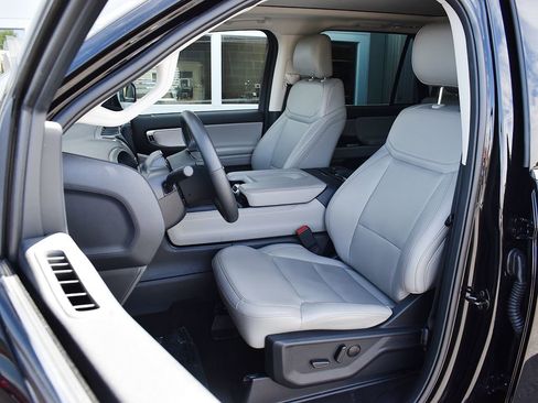 Used 2025 Ford Expedition Active AWD/4WD image 5