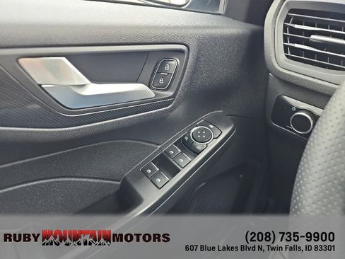 Used 2025 Ford Escape ST-Line image 19