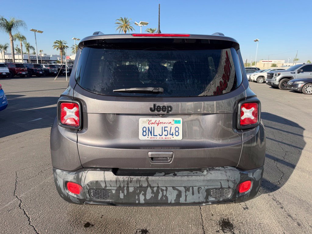Used 2018 Jeep Renegade Altitude w/ UConnect 8.4 Nav Group FWD image 3