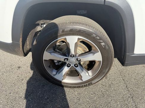 Used 2023 Jeep Grand Cherokee 4WD 4xe image 14