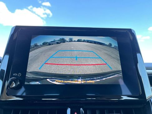 Used 2025 Toyota Corolla SE image 9