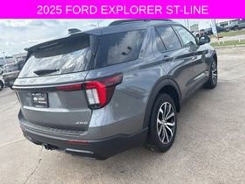Used 2025 Ford Explorer ST-Line image 5