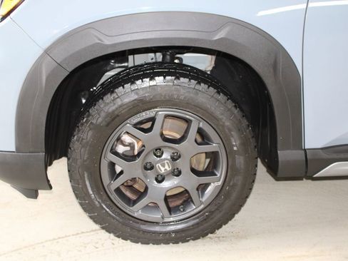 Used 2023 Honda Pilot TrailSport image 6