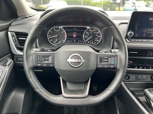 Used 2025 Nissan Rogue SV AWD/4WD image 18
