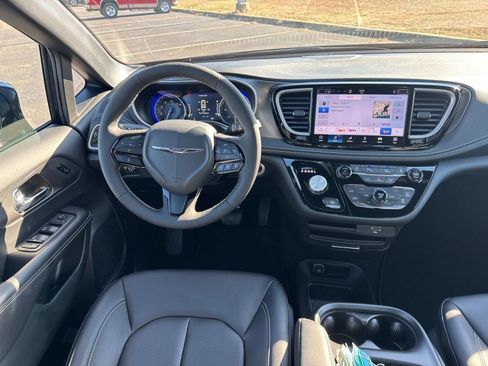 New 2026 Chrysler Pacifica Select w/ S Appearance Package FWD image 17