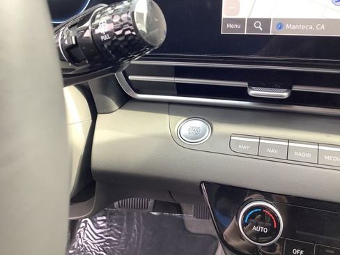 Used 2023 Hyundai Elantra SEL w/ Convenience Package image 16