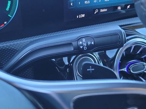 Used 2023 Mercedes-Benz CLA 250 w/ Premium Package image 9