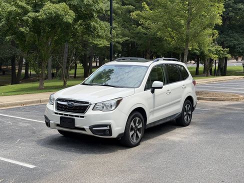 Used 2017 Subaru Forester 2.5i Premium AWD/4WD image 1