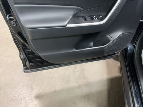 Used 2025 Toyota RAV4 LE AWD/4WD image 10