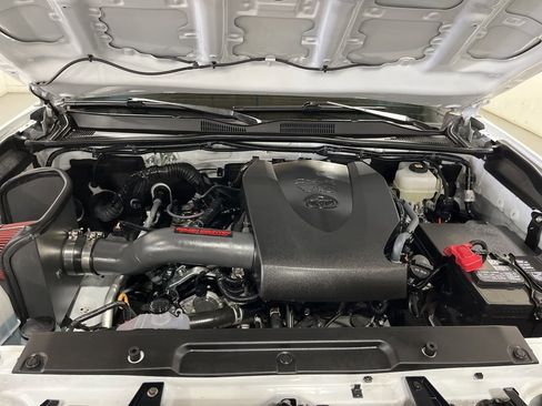 Used 2023 Toyota Tacoma TRD Off-Road w/ Technology Package image 28