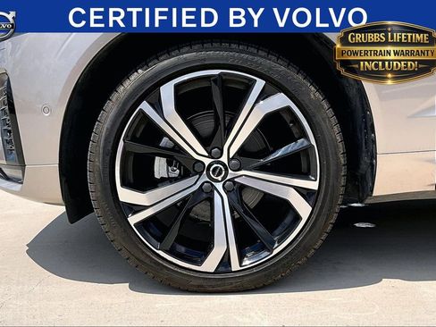Used 2025 Volvo XC60 B5 Ultra AWD/4WD image 10