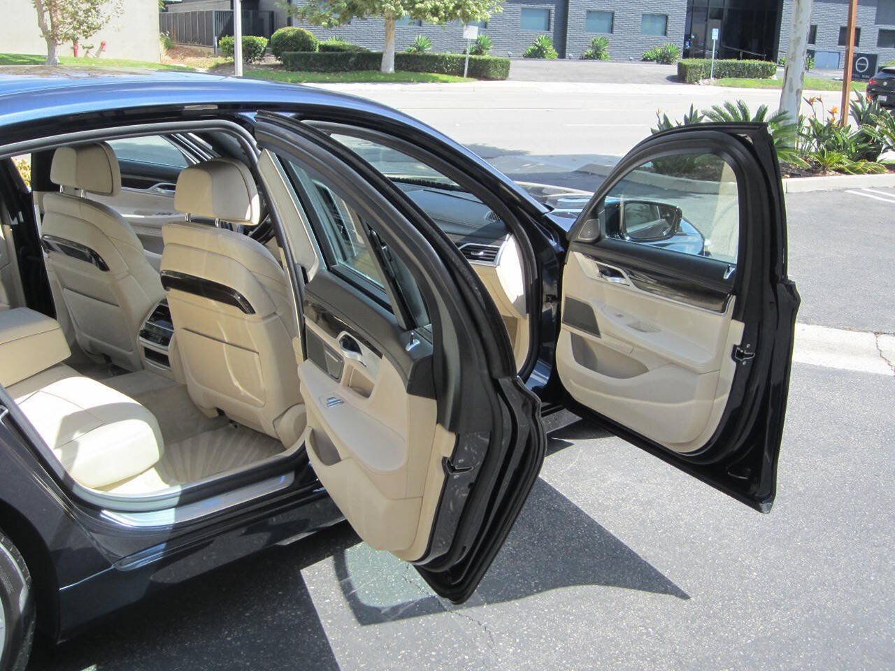 Used 2020 BMW 740i w/ Premium Package RWD image 22