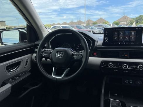 Used 2025 Honda Pilot EX-L image 2
