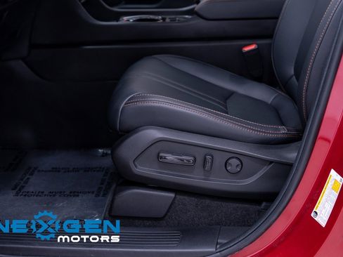 Used 2025 Honda Pilot TrailSport image 23