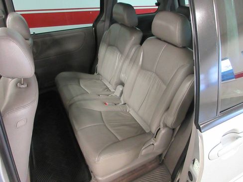 Used 2000 MAZDA MPV LX image 11
