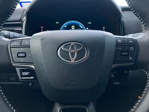 Certified 2025 Toyota Camry SE w/ Convenience Package image 17