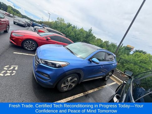 Used 2018 Hyundai Tucson Value FWD image 2